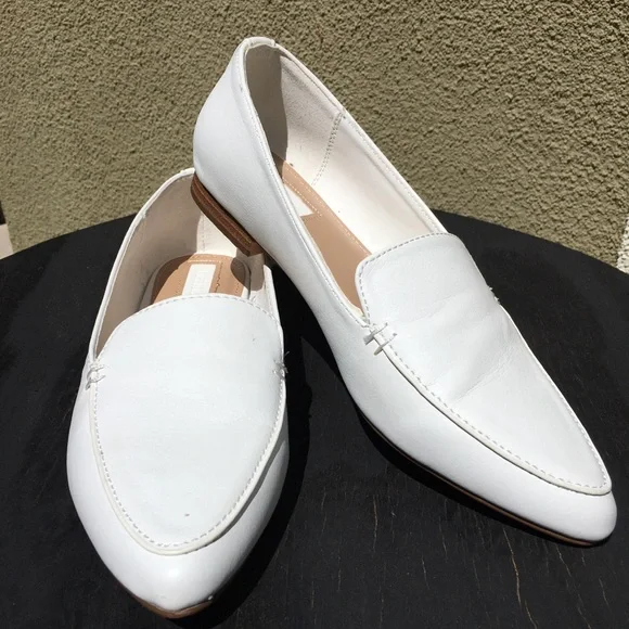 🌷🪷 Lovely white loafer flats. Only worn once on carpet for a few hours. - Picture 2 of 10